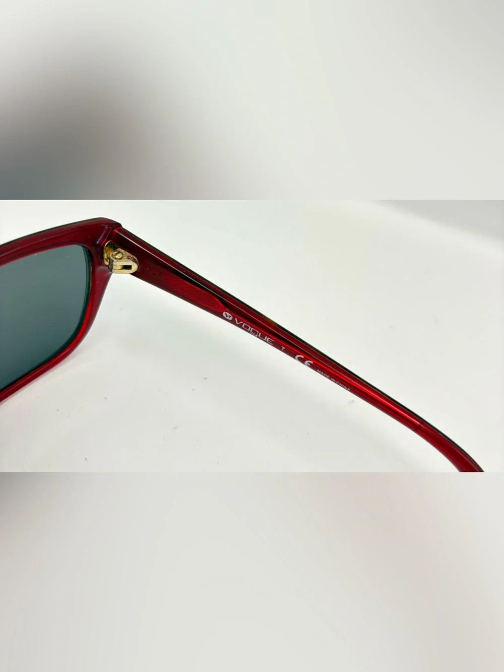 Vogue listing pair